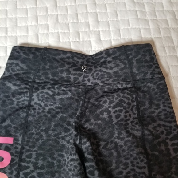 Betsy Johnson Performance Work Out Capris - Picture 6 of 8